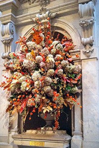 Flowers In The Great Hall At The Metropolitan Museum Of Art | Floret.ca